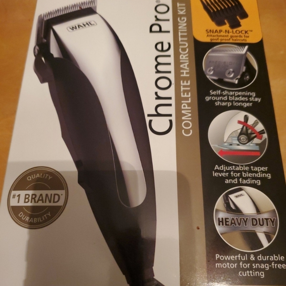 Wahl Chrome Pro Haircutting Kit - Black and White